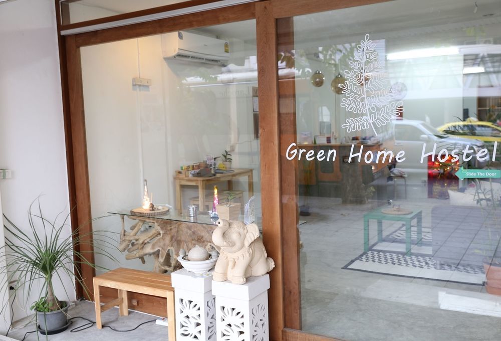 Green Home Hostel And Massage Bangkok Exteriör bild